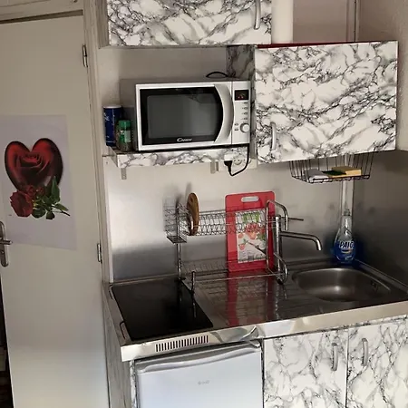 Jolie Studio Centre 100m De La Place De La Comedie Et 200m De La Gare Sncf